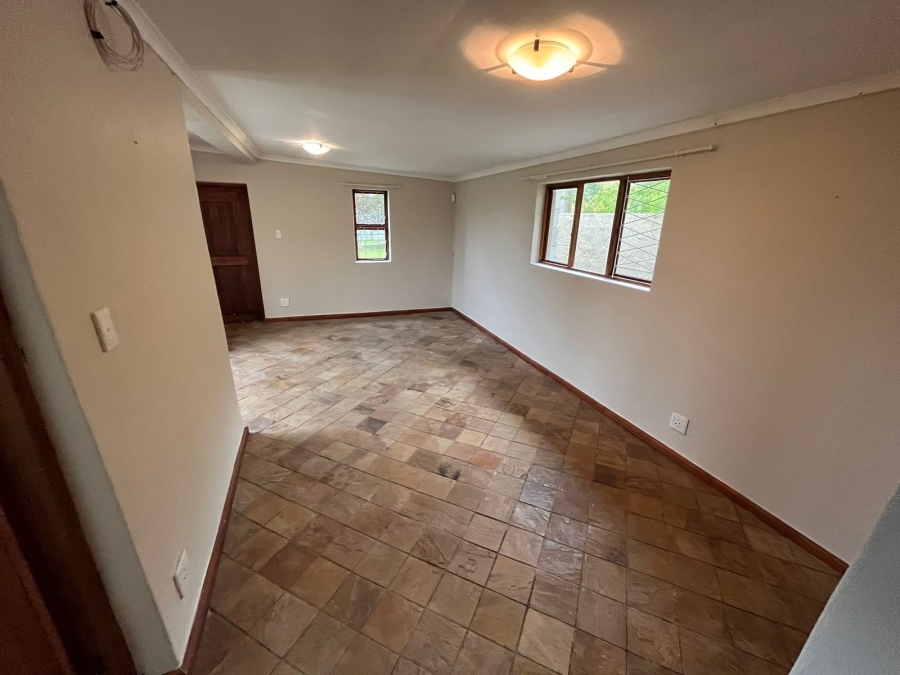 To Let 3 Bedroom Property for Rent in Sunrise On Sea Eastern Cape
